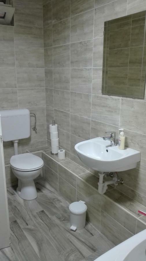 Baross Apartman Капошвар Екстер'єр фото